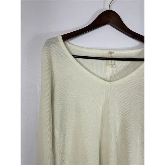 Altar'd State Women's Waffle Knit V-Neck Long Sleeve Thermal Top‎ Cream Small - Picture 2 of 8
